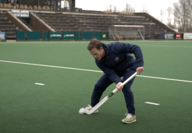 How to receive bouncing balls in field hockey?