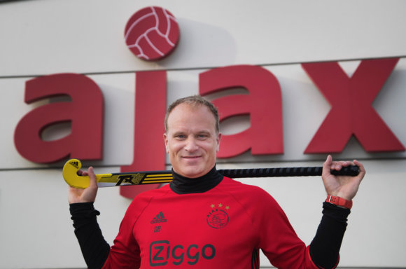 AMSTERDAM - Voetbaltrainer en lid van Tophockey Laren, Dennis Bergkamp. COPYRIGHT KOEN