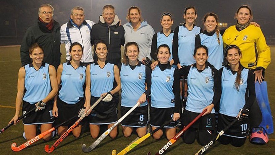 From the hockey field to winning the South American Football Cup! Ariel  Holan became the first hockey coach to win a continental football trophy!